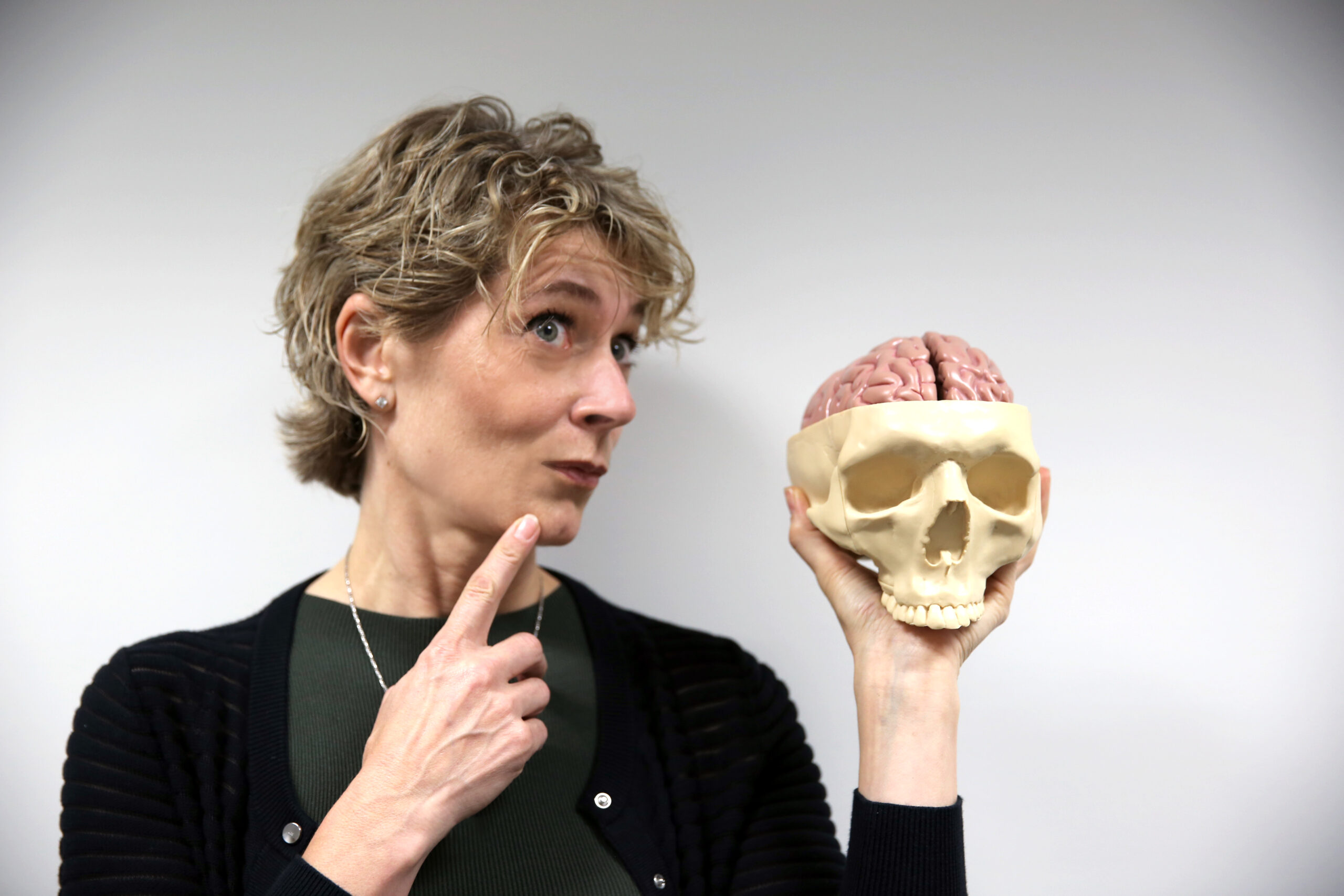 Is the brain the seat of our intelligence? Desiree and skull